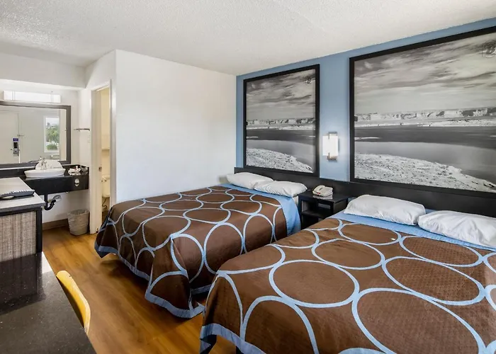 Super 8 By Wyndham Phoenix West